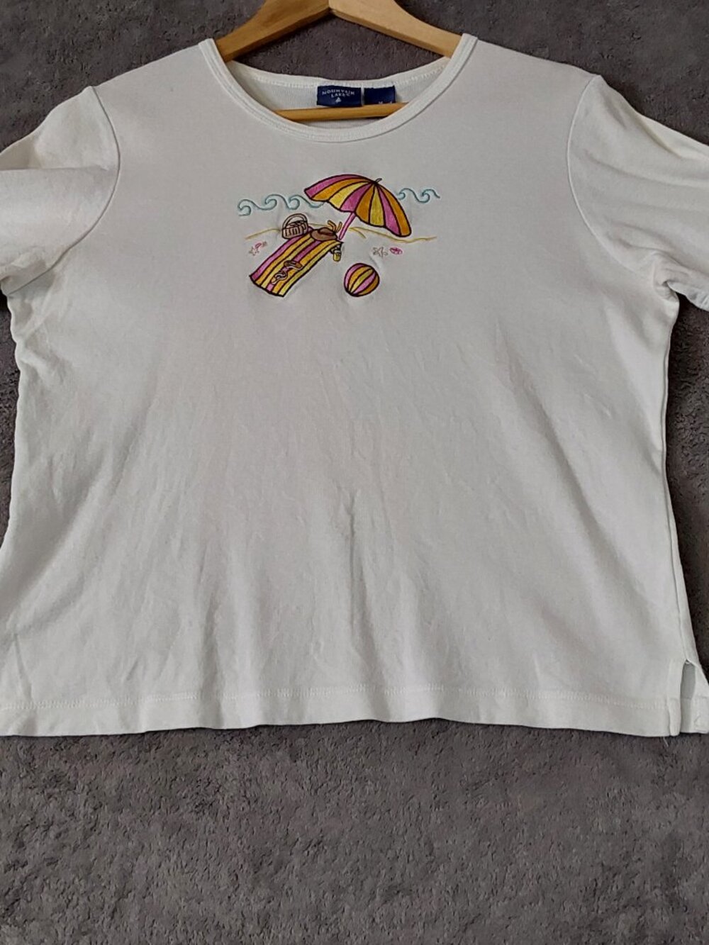 Mountain Lake Beach Embroidered T-Shirt Women’s Medium White Short Sleeve Top
